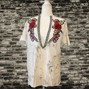 AFFLICTION'S WOMENS ROSE VINE SHORT SLEEVE TEE FROM THE BUCKLE in SIZE LARGE